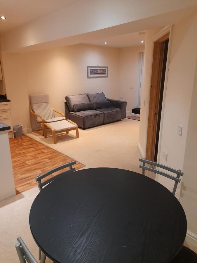 Queens One Urmston Exterior foto