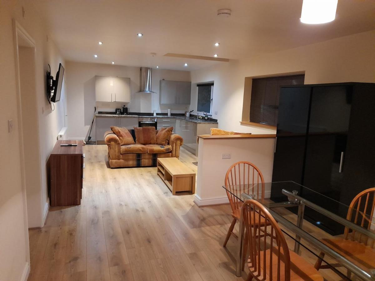 Queens One Urmston Quarto foto