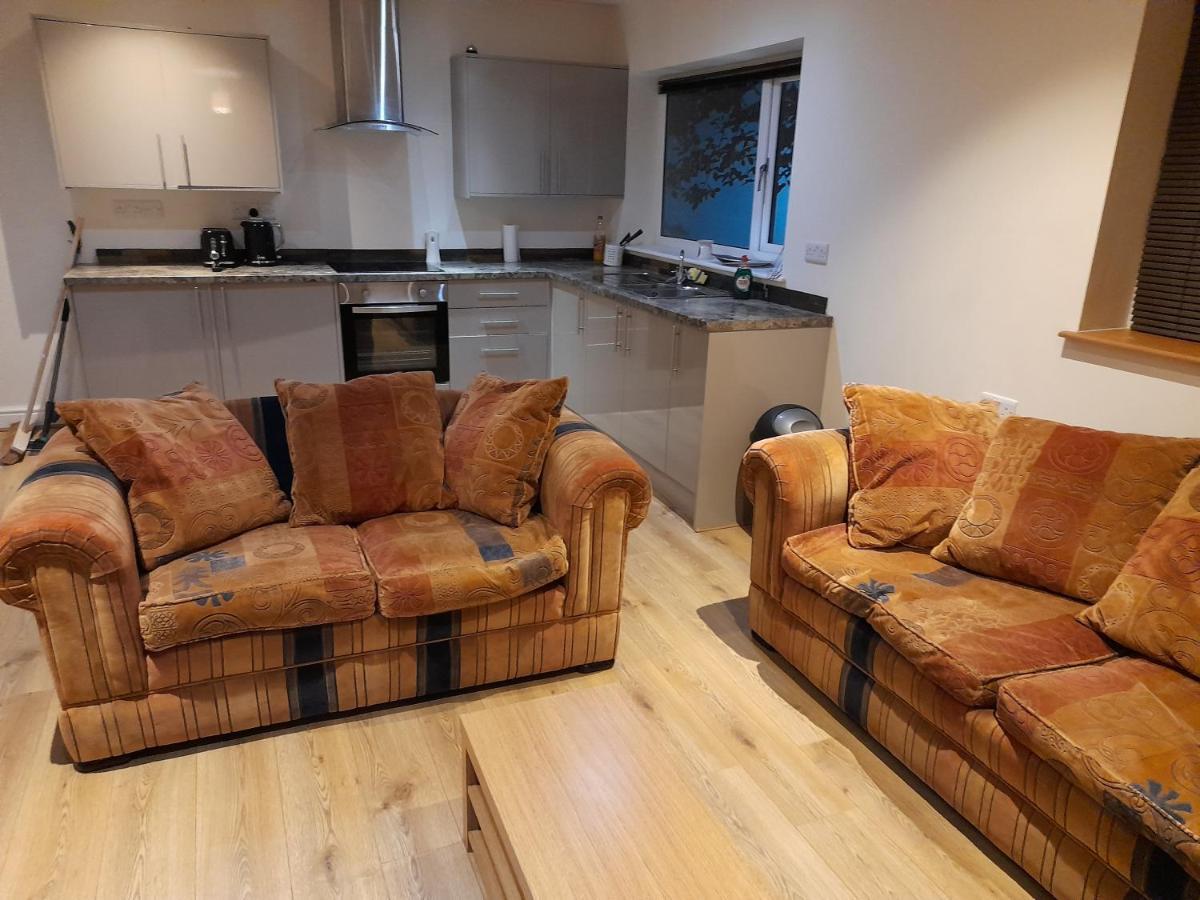 Queens One Urmston Exterior foto