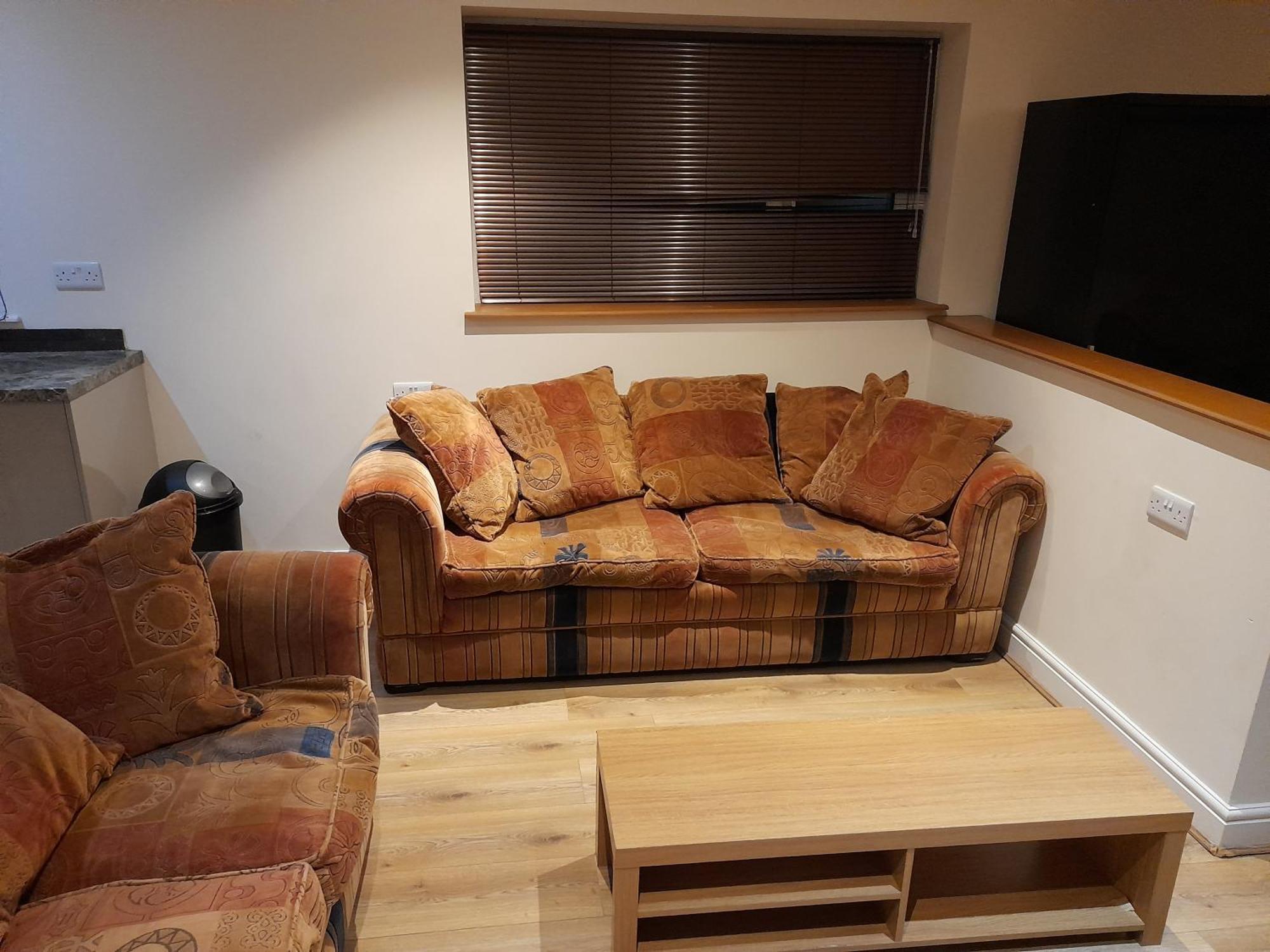 Queens One Urmston Quarto foto